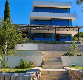 6 Bedroom Seafront Villa with Pool near Slano, Sleeps 12-14